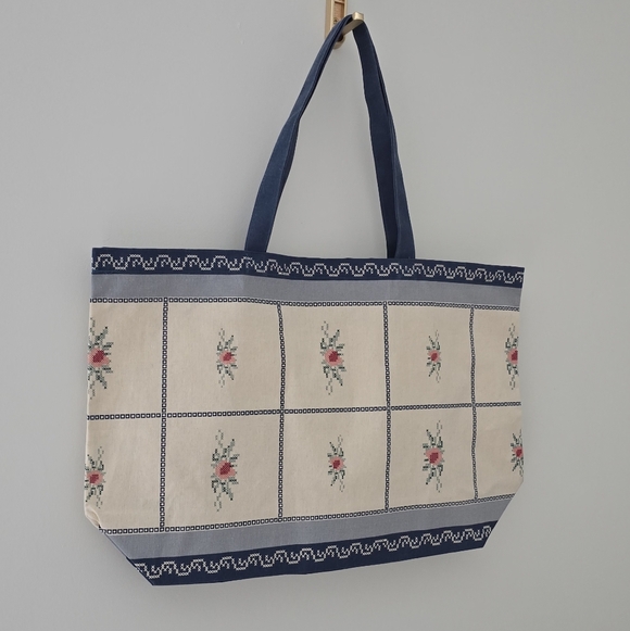 Zezane Tote - Picture 6 of 7